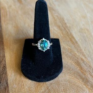 Elegant Silver and Green Gemstone Ring